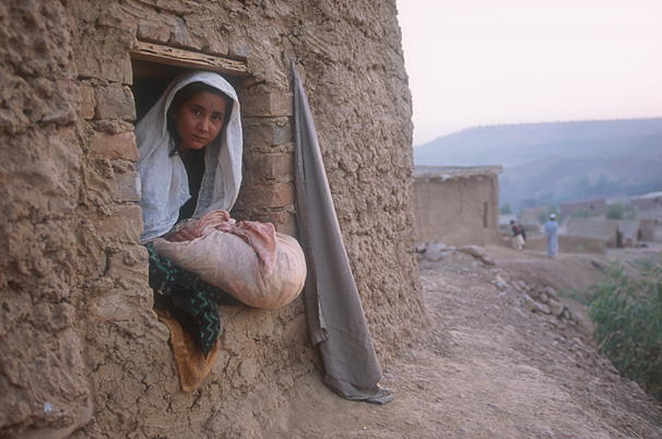 Afghan refugee girl